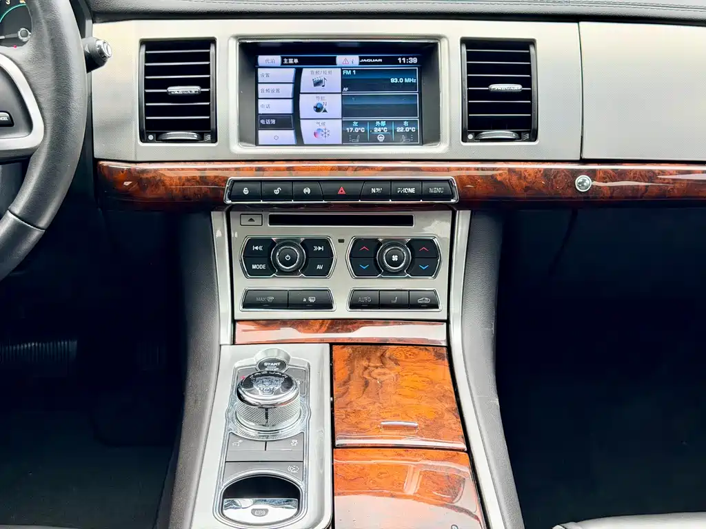 Jaguar XF 2014 — фото 11
