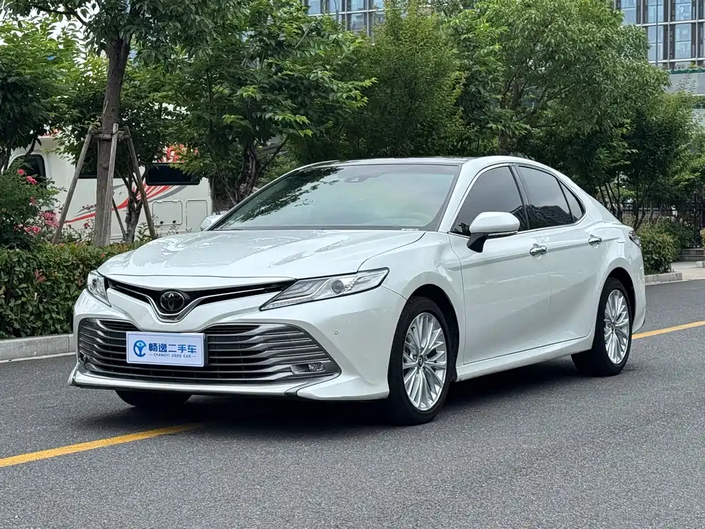 Toyota Camry 2020 — фото 1