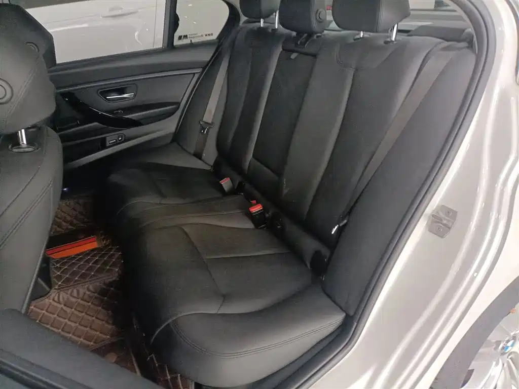 BMW 3 Series 2017 — фото 13