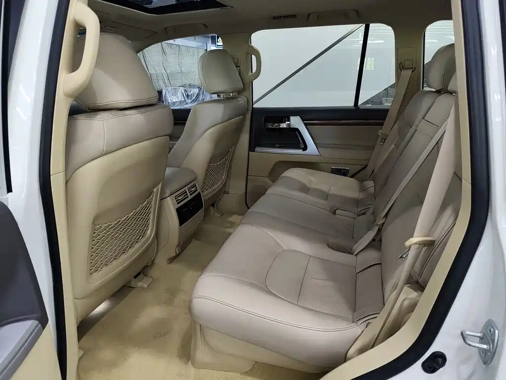 Toyota Land Cruiser 2017 — фото 11