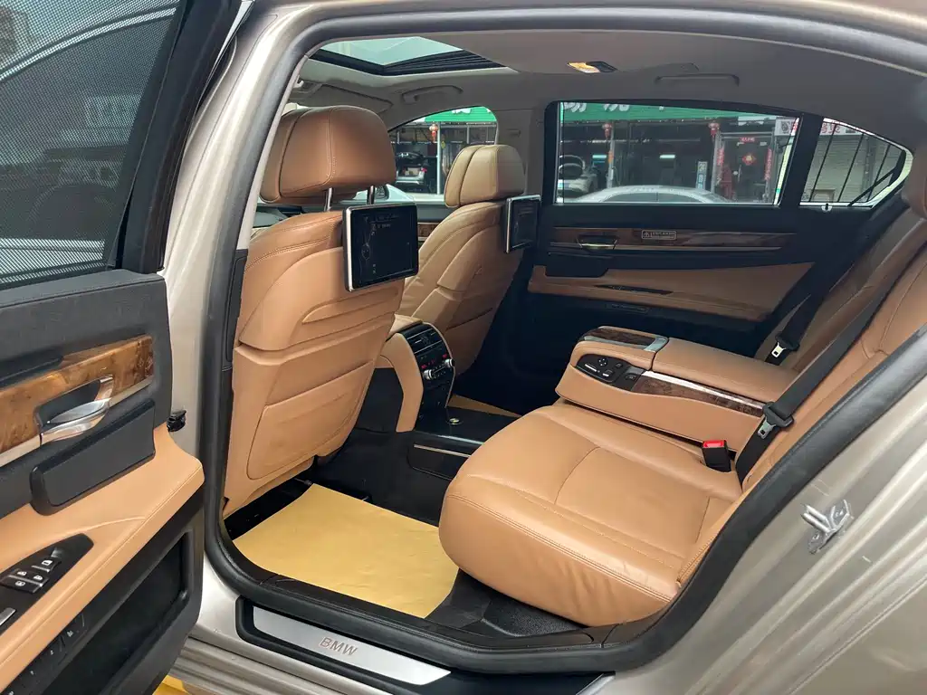 BMW 7 Series 2014 — фото 10