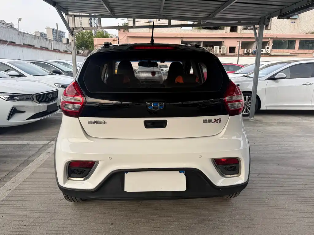 Geely Vision X1 2018 — фото 11