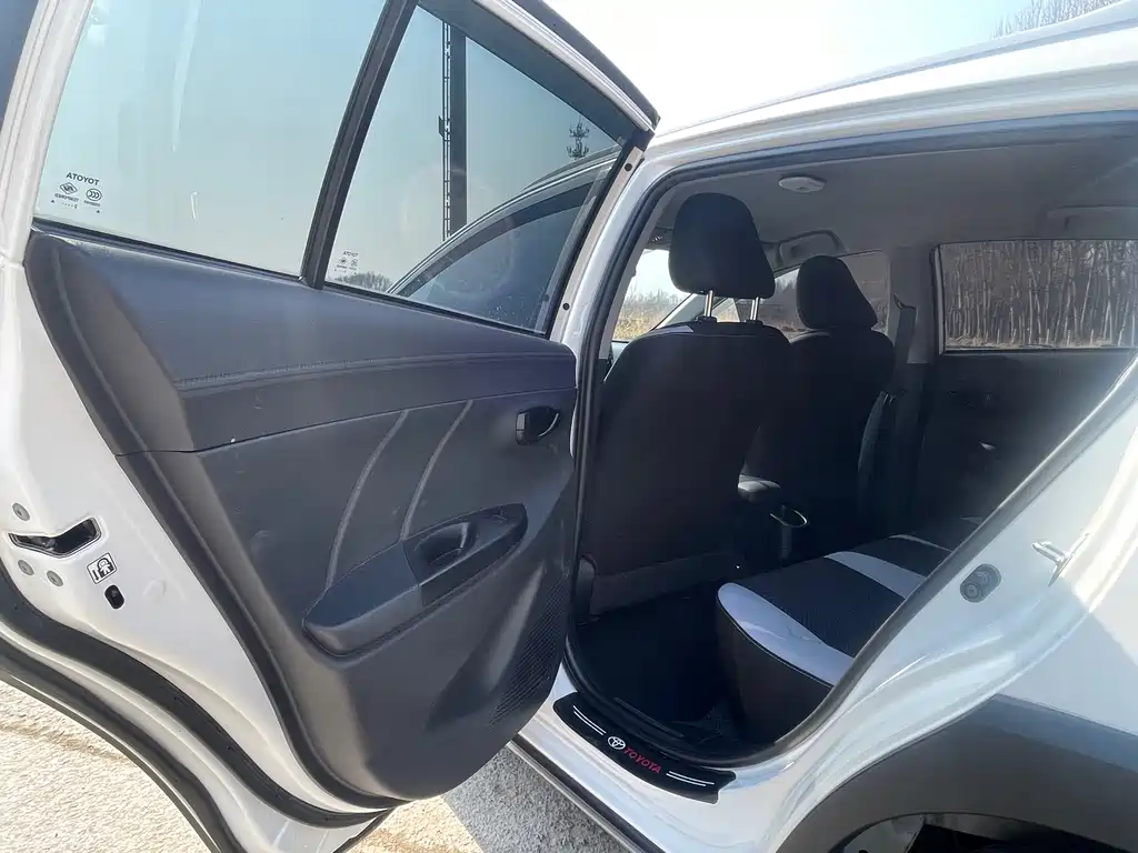 Toyota Yaris L 2022 — фото 14