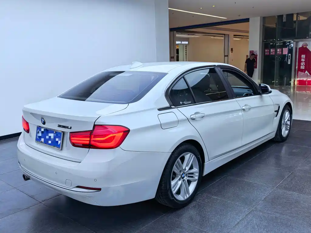 BMW 3 Series 2016 — фото 11