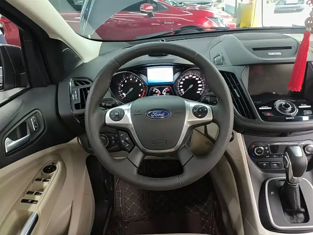 Ford Kuga 2017 — фото 11
