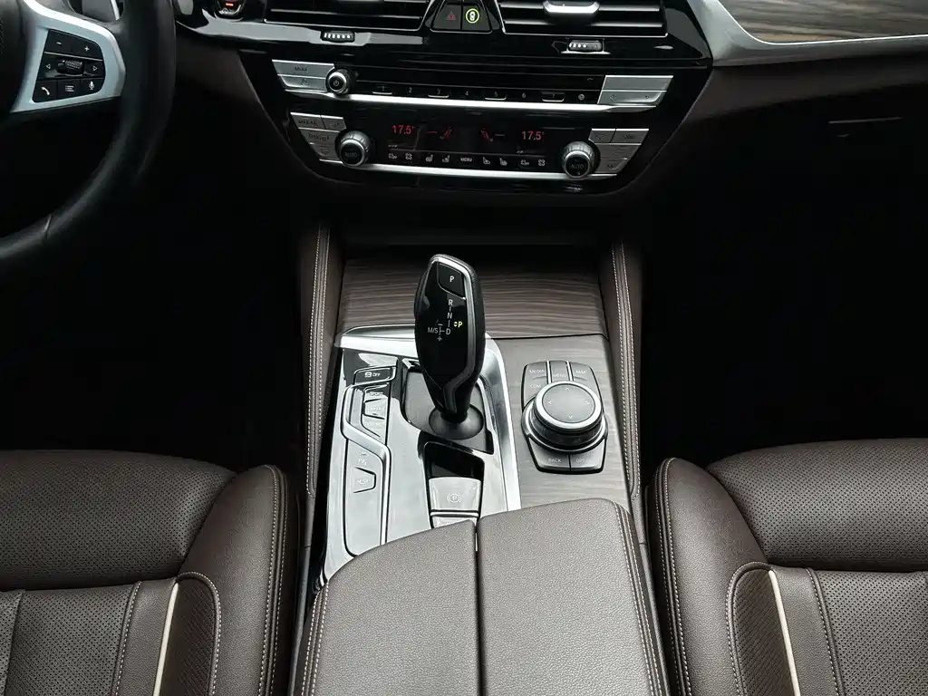 BMW 5 Series 2022 — фото 18