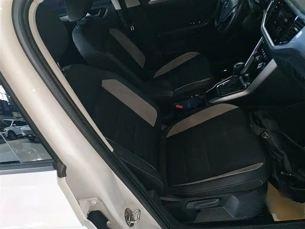 Volkswagen T-Roc 2023 — фото 20