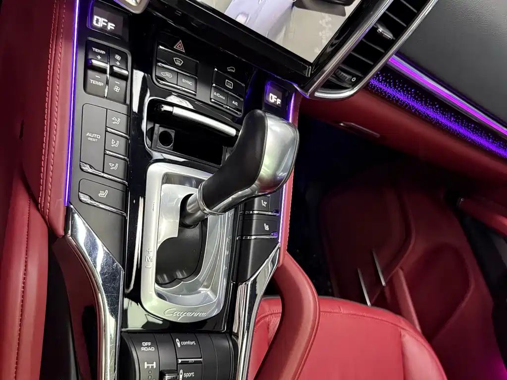 Porsche Cayenne 2017 — фото 10