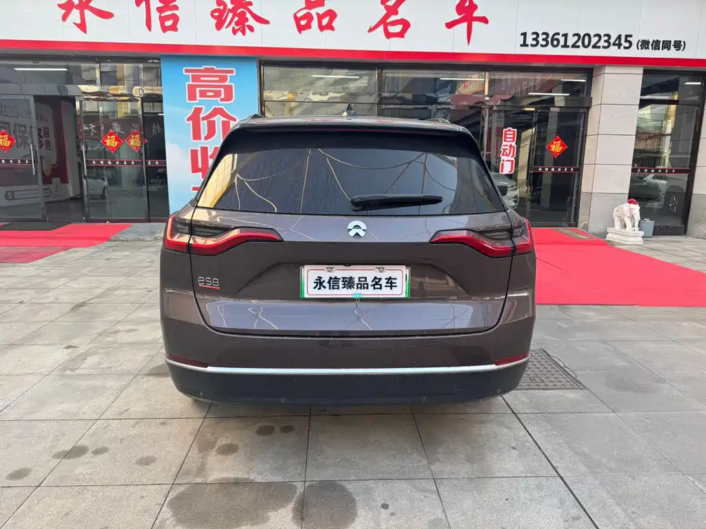 NIO ES8 2021