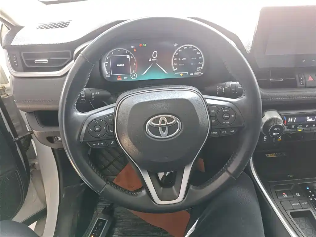 Toyota RAV4 2023 — фото 11