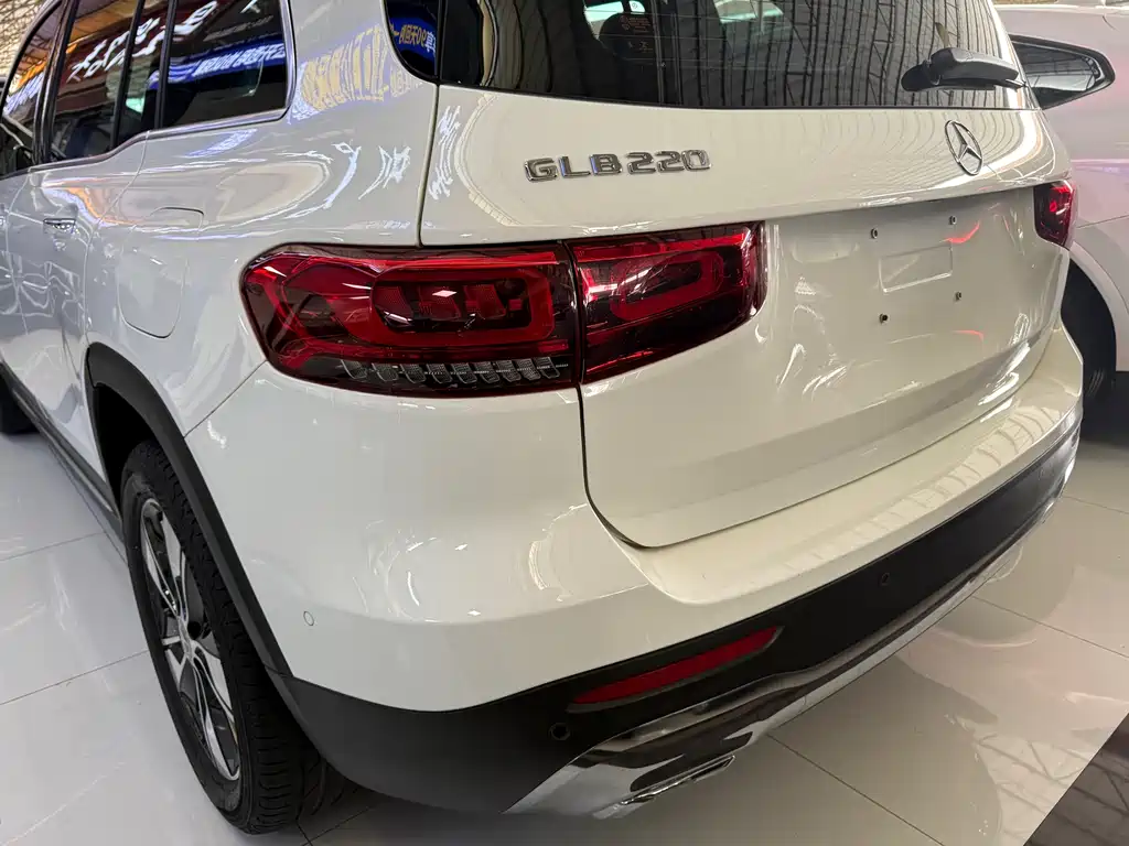 Mercedes-Benz GLB 2023 — фото 23