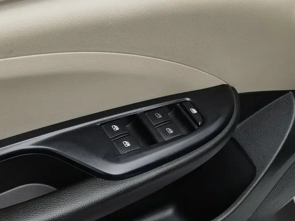 Buick Excelle 2017 — фото 9