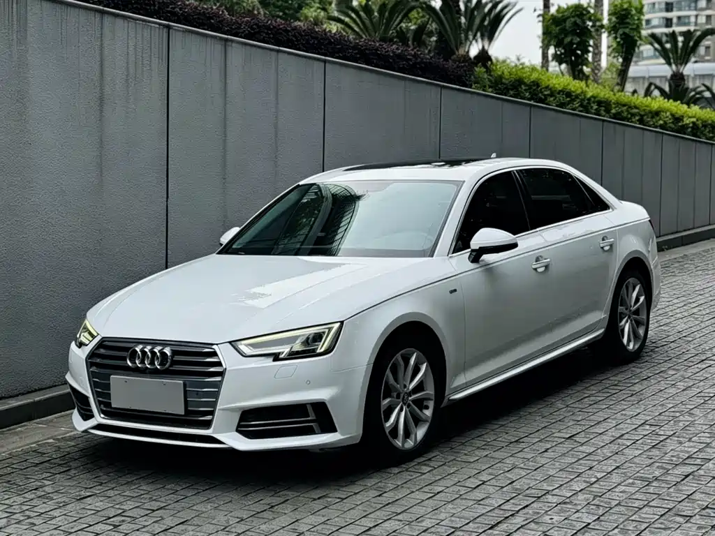 Audi A4L 2018 — фото 1