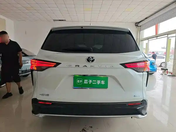 Toyota Granvia 2024