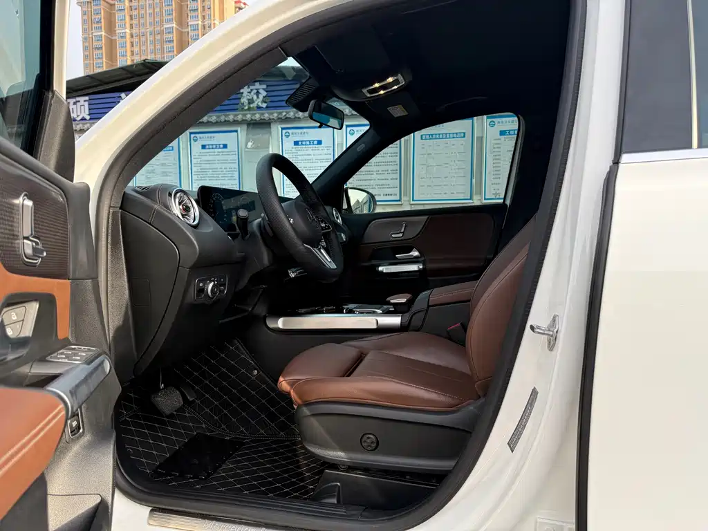 Mercedes-Benz GLB 2023 — фото 4
