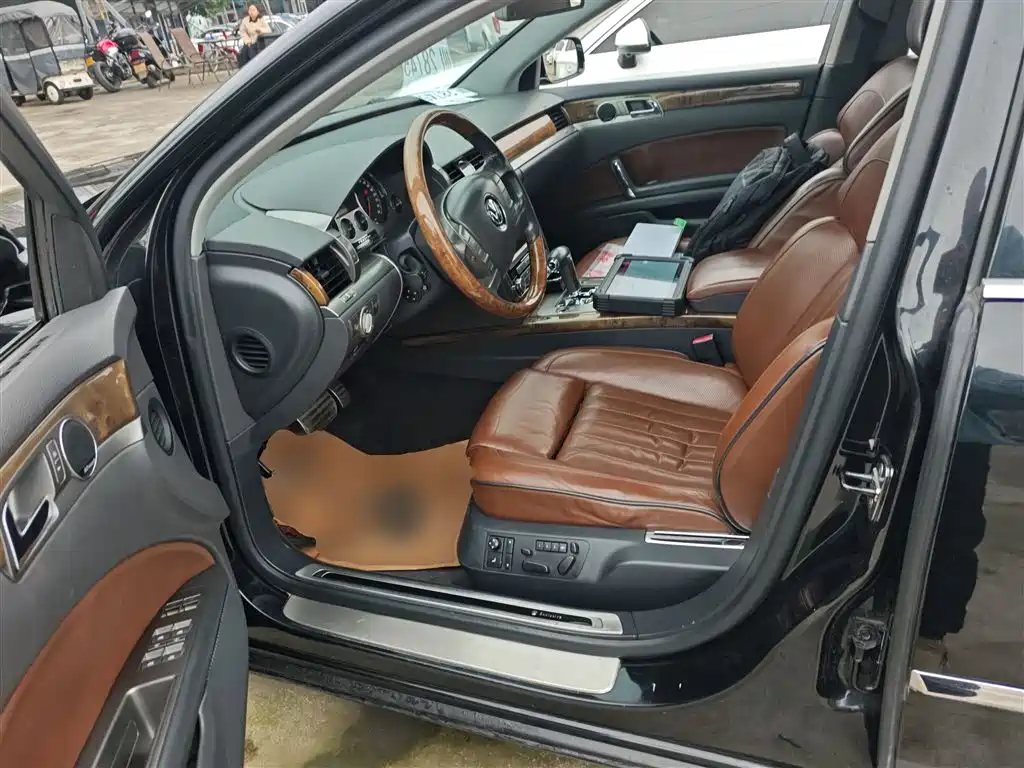 Volkswagen Phaeton 2015 — фото 15