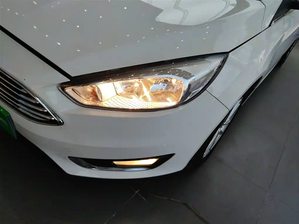 Ford Focus 2016 — фото 18