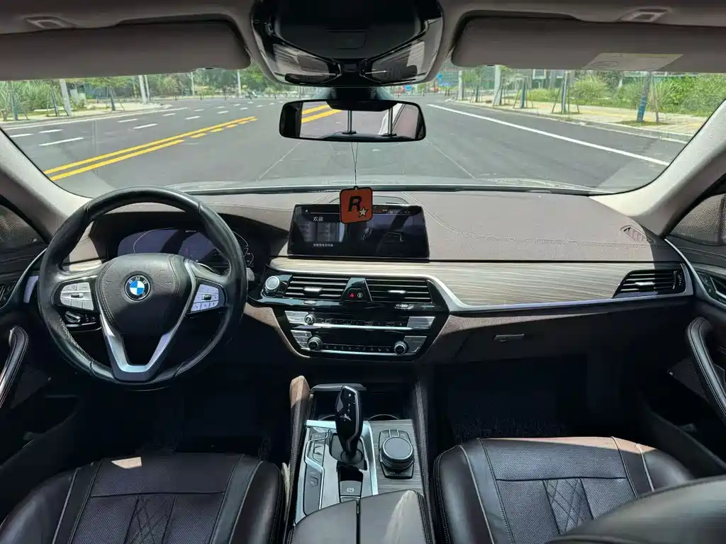 BMW 5 Series New Energy 2019 — фото 7