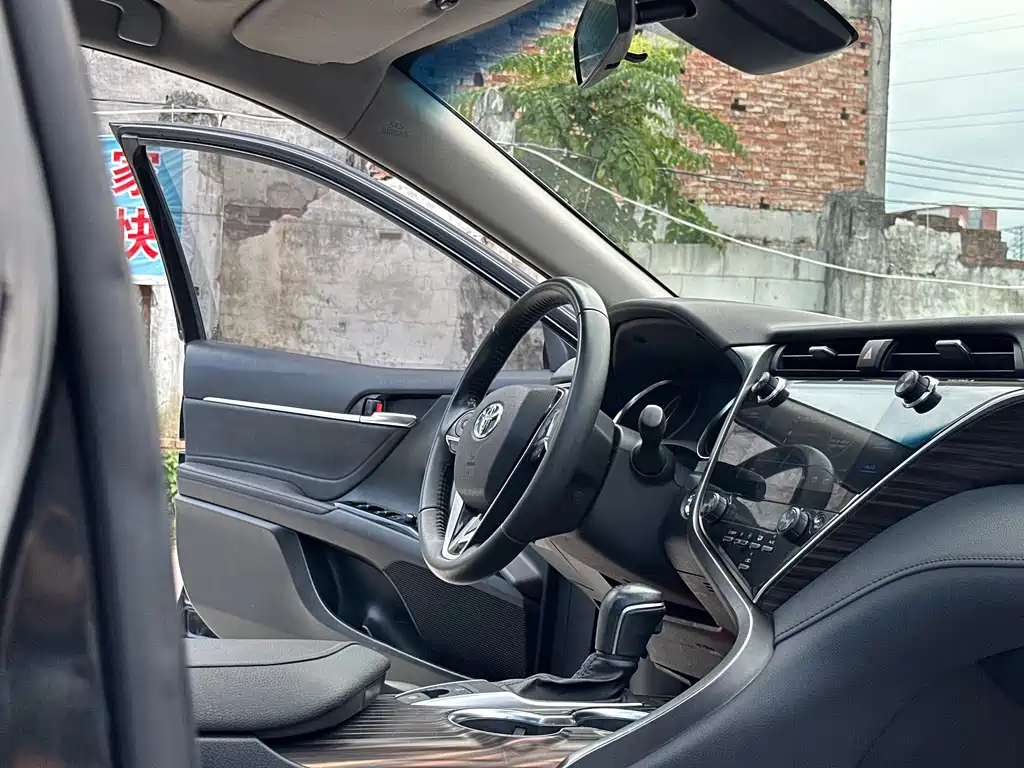 Toyota Camry 2021 — фото 16