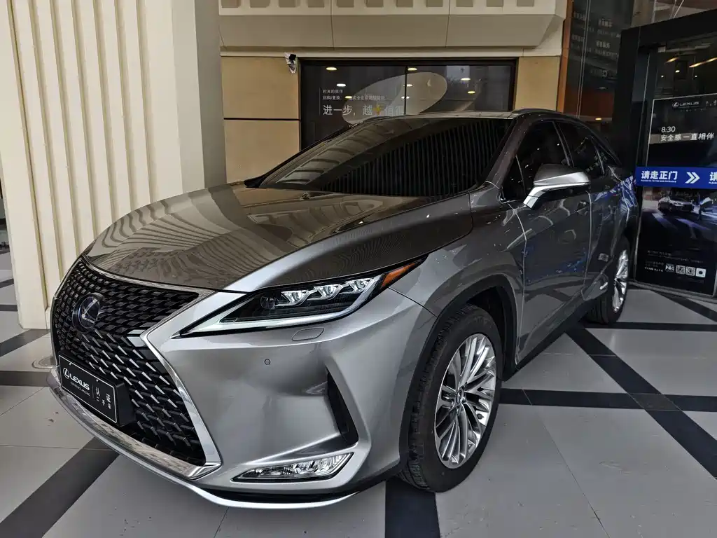 Lexus RX 2022 — фото 1