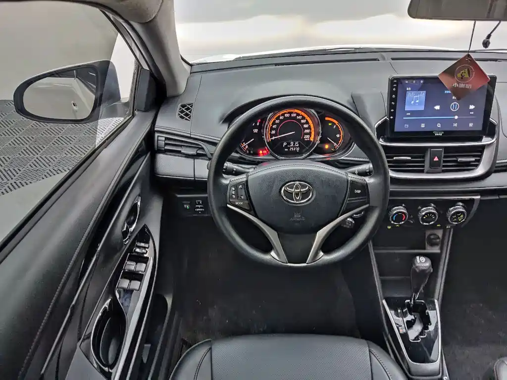 Toyota Yaris L 2022 — фото 9