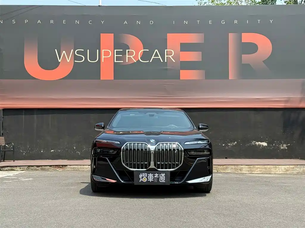 BMW i7 2025