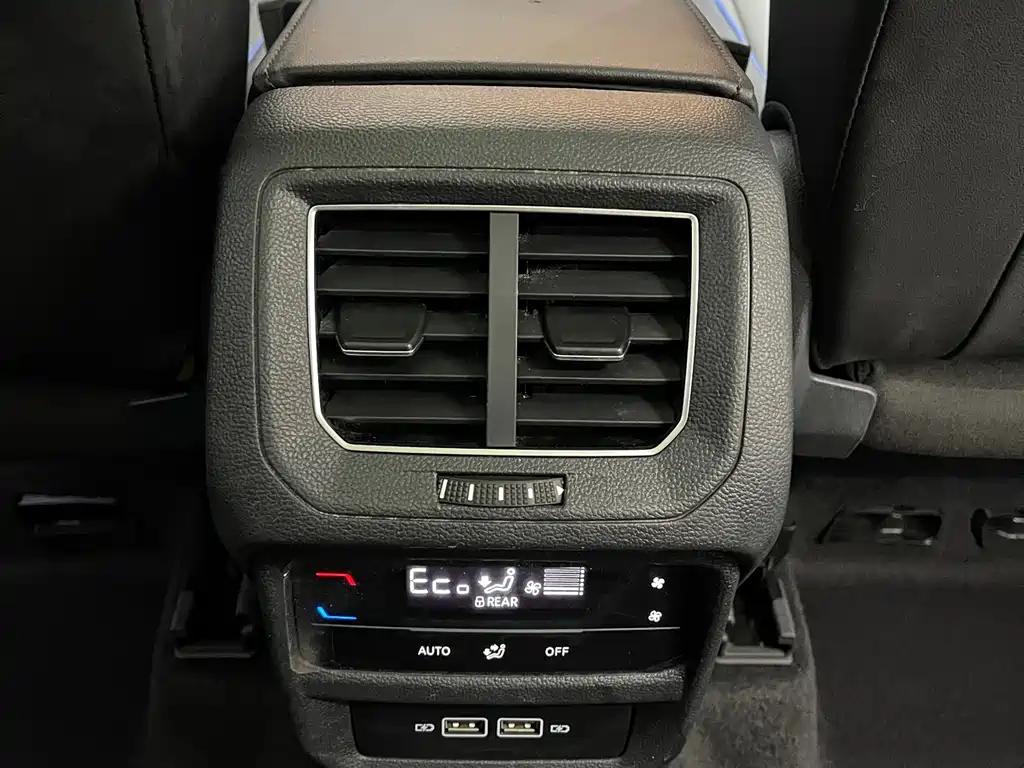 Volkswagen GTE PHEV 2023 — фото 12