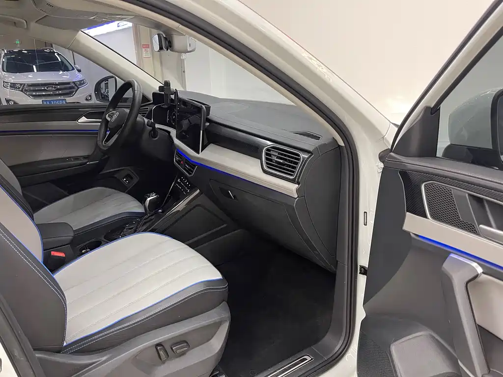 Volkswagen GTE PHEV 2023 — фото 8