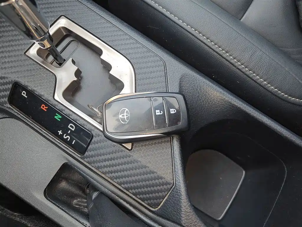 Toyota RAV4 2014 — фото 17