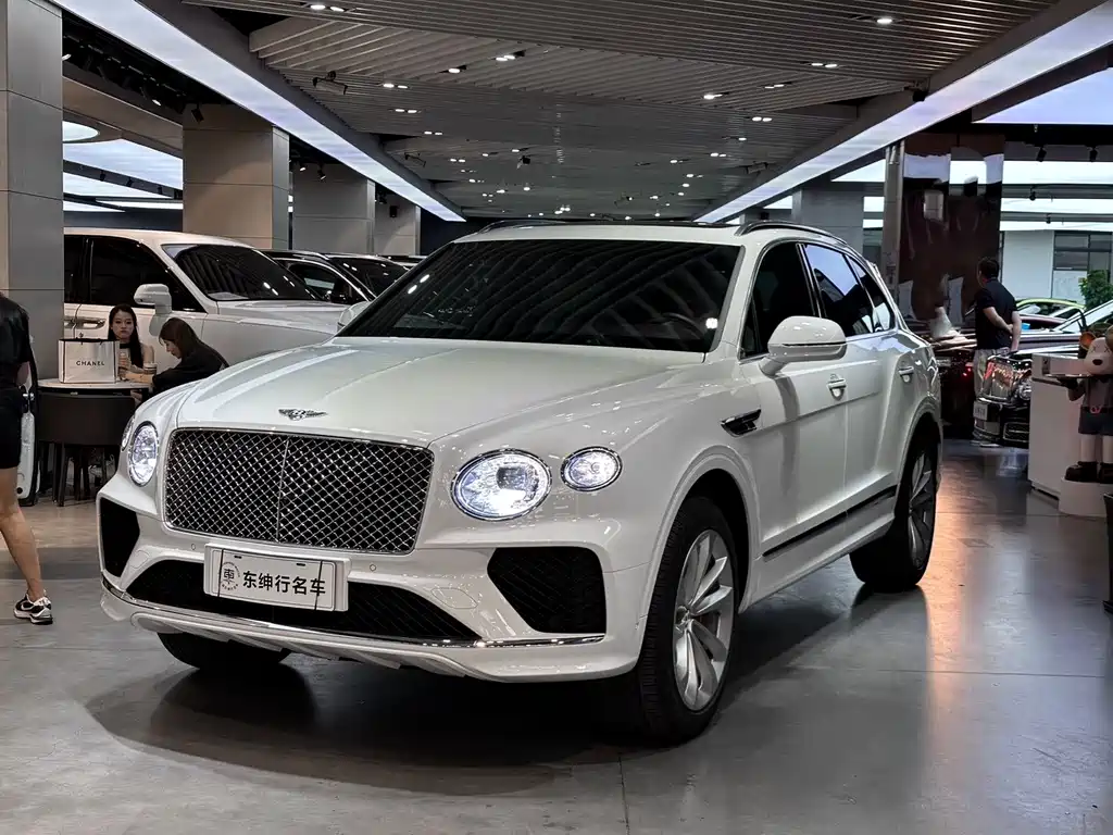 Bentley Bentayga 2021 — фото 1