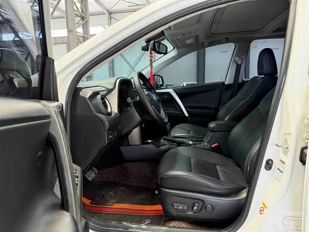 Toyota RAV4 2016 — фото 10