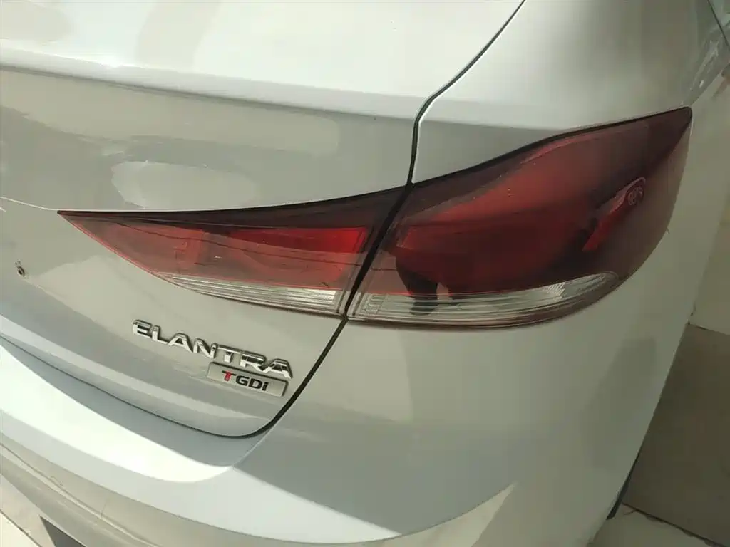 Hyundai Elantra 2019 — фото 8