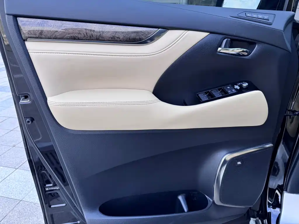 Toyota Alphard 2023 — фото 6