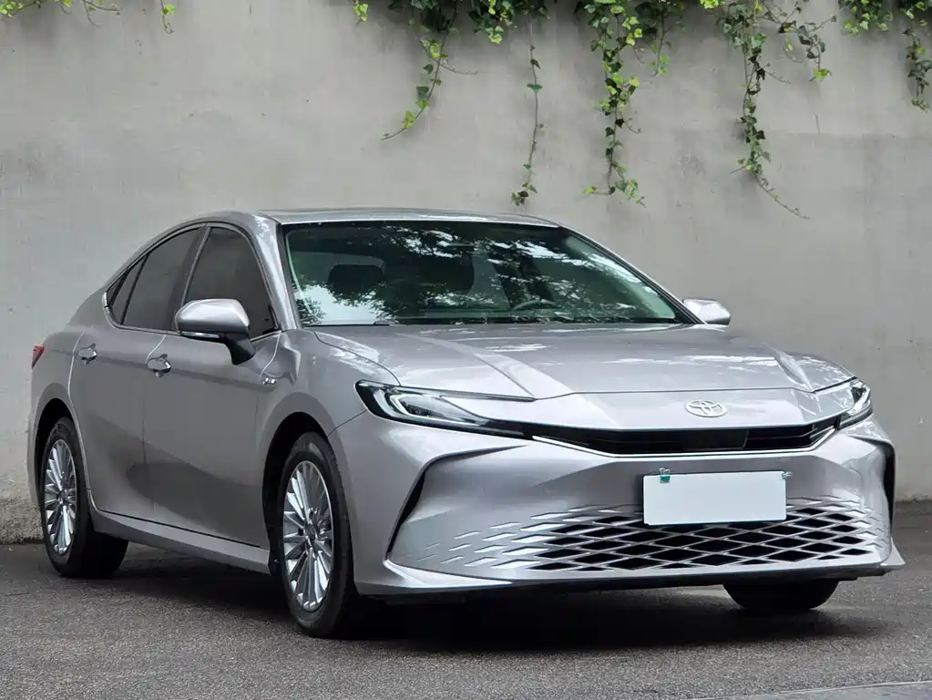 Toyota Camry 2024 — фото 3