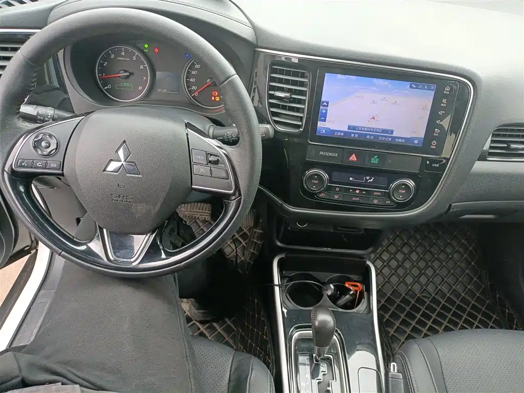 Mitsubishi Outlander 2018 — фото 10