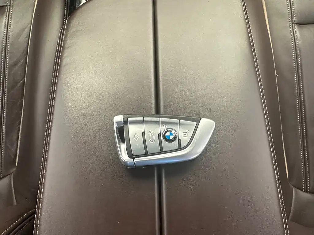 BMW 5 Series 2021 — фото 26