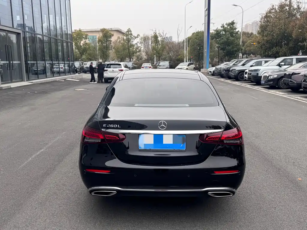 Mercedes-Benz E-Class 2022 — фото 18