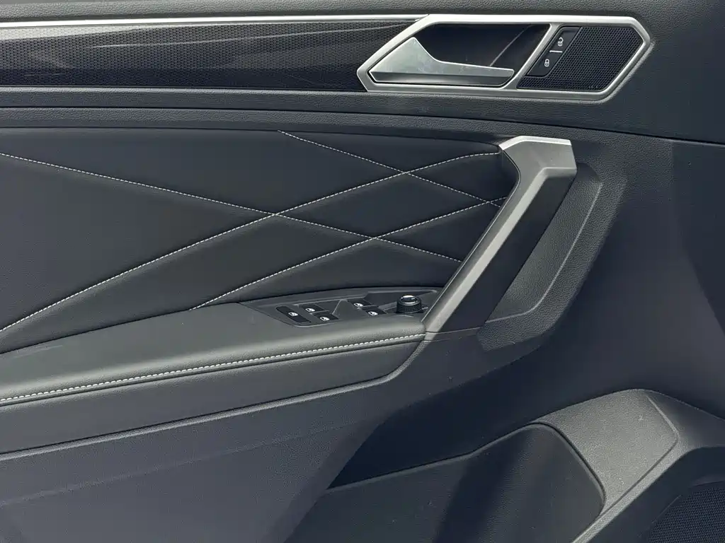 Volkswagen Tiguan L 2022 — фото 18
