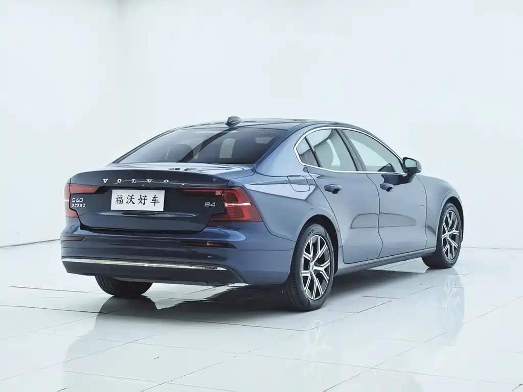 Volvo S60 2023 — фото 27