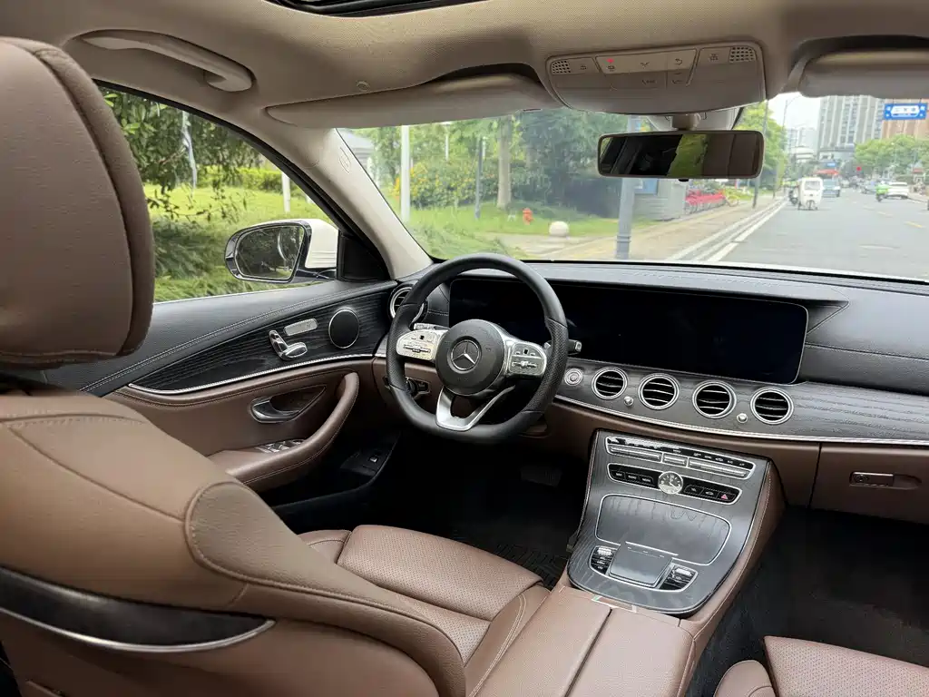 Mercedes-Benz E-Class 2020 — фото 11