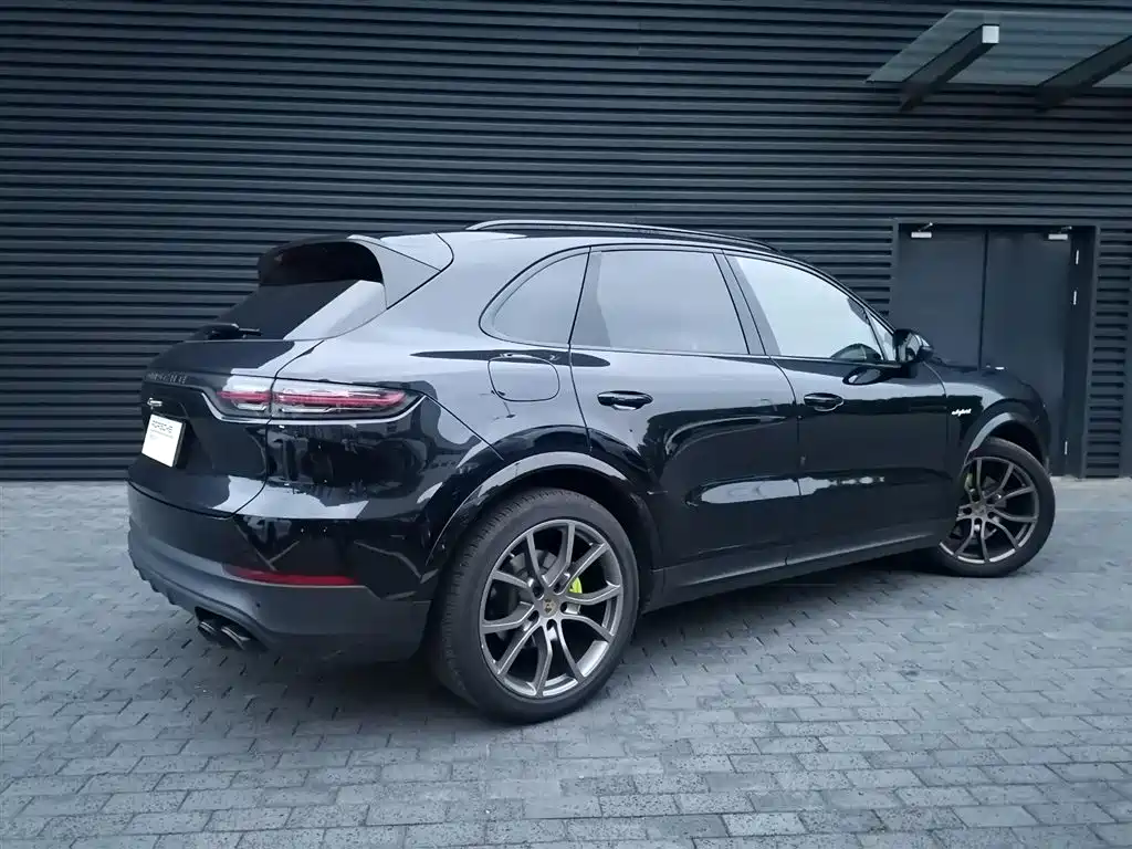Porsche Cayenne Hybrid 2023 — фото 12