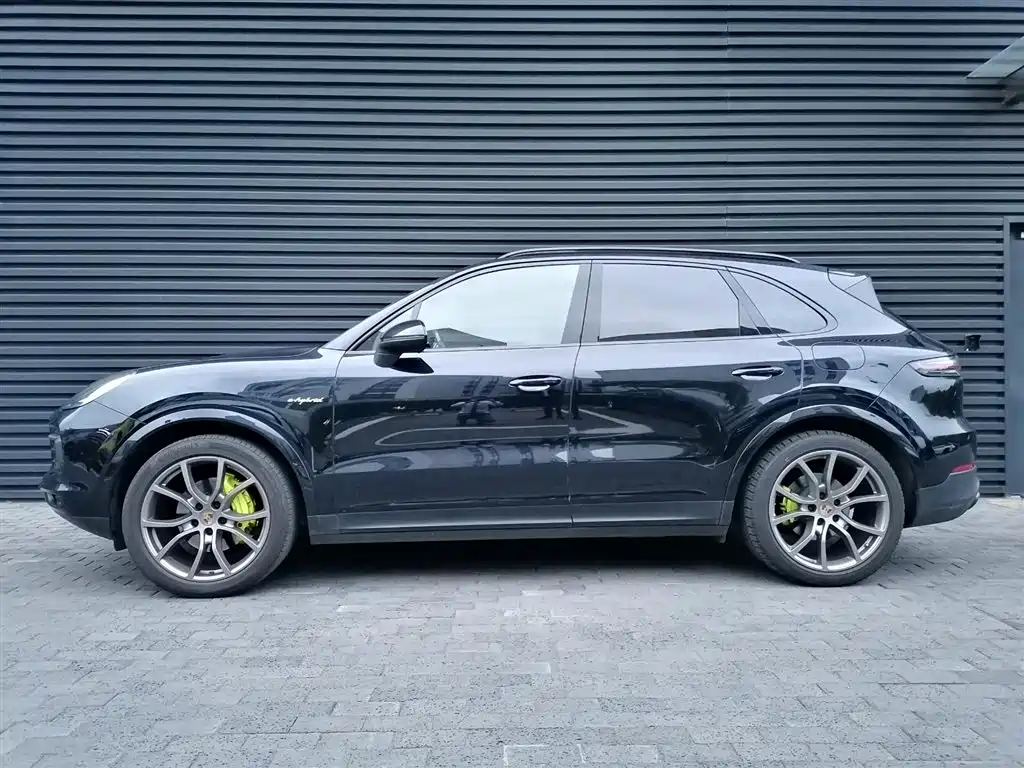Porsche Cayenne Hybrid 2023 — фото 16