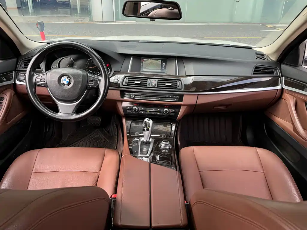 BMW 5 Series 2017 — фото 15