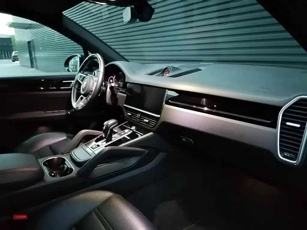 Porsche Cayenne Hybrid 2023 — фото 17