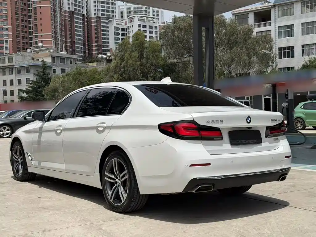BMW 5 Series 2021 — фото 9