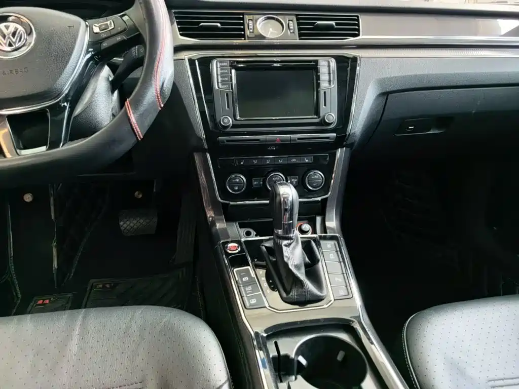 Volkswagen Passat 2017 — фото 13