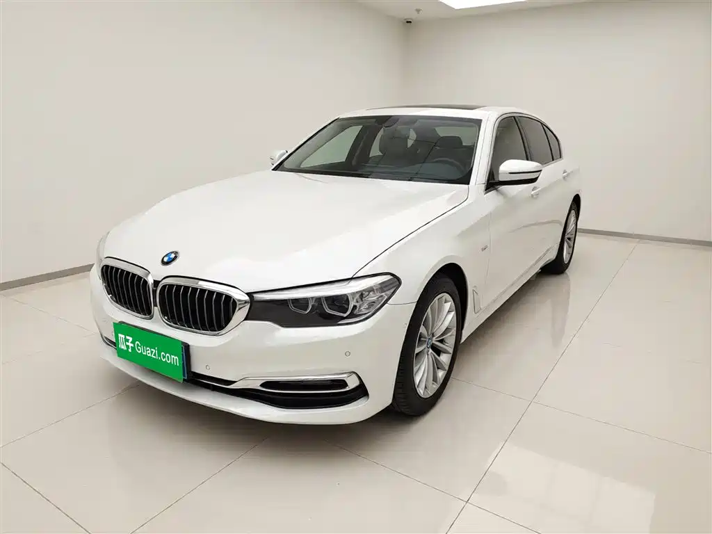 BMW 5 Series 2018 — фото 2