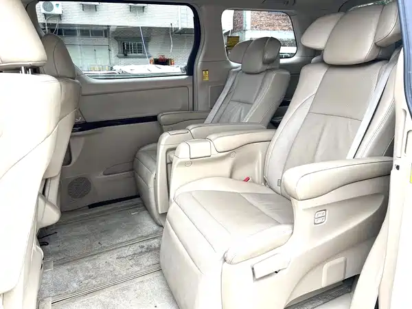 Toyota Alphard 2012