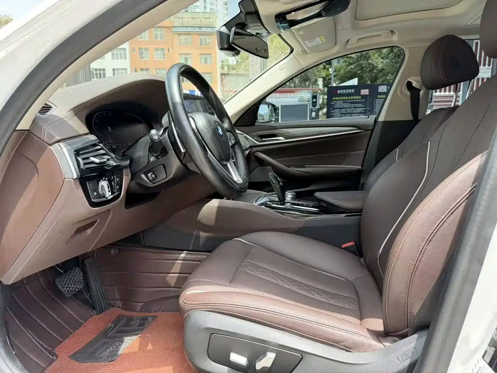 BMW 5 Series 2021 — фото 14