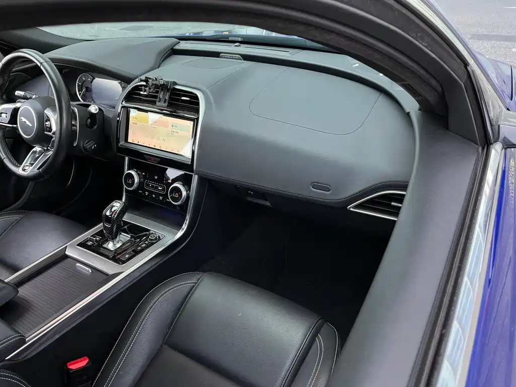 Jaguar XEL 2020 — фото 19